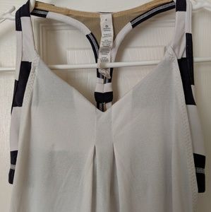 Lululemon top built in bra
